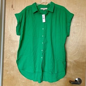 Vibrant short sleeve button-down shirt